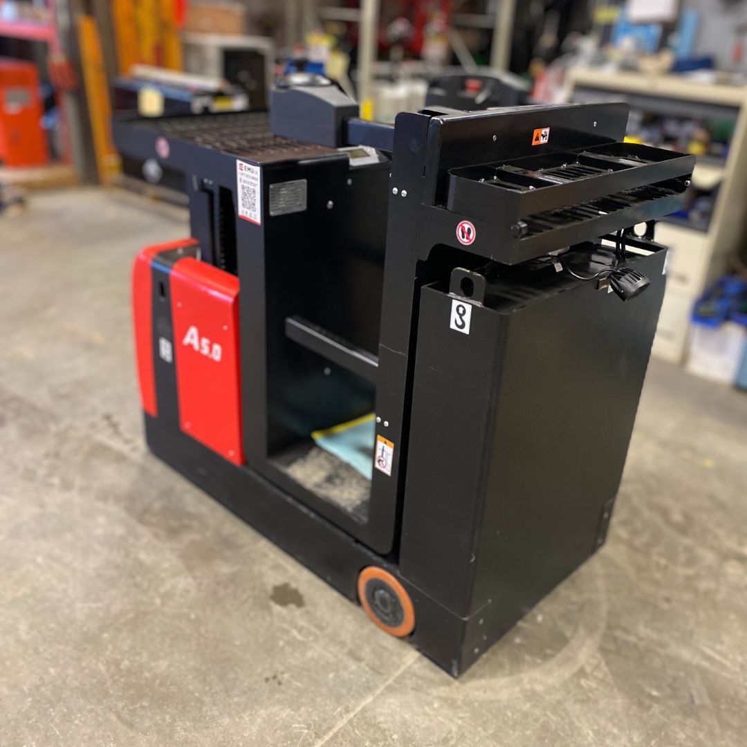 Préparateur de commande à poste de conduite élevable pour petite charge - 1100 lb - CJD05