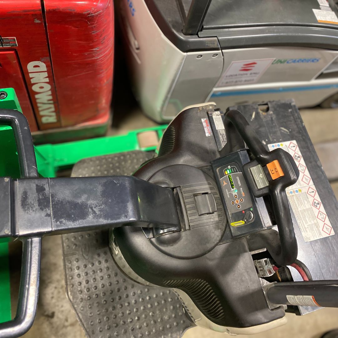 Crown Pallet Truck - 8000 lb - PE4500