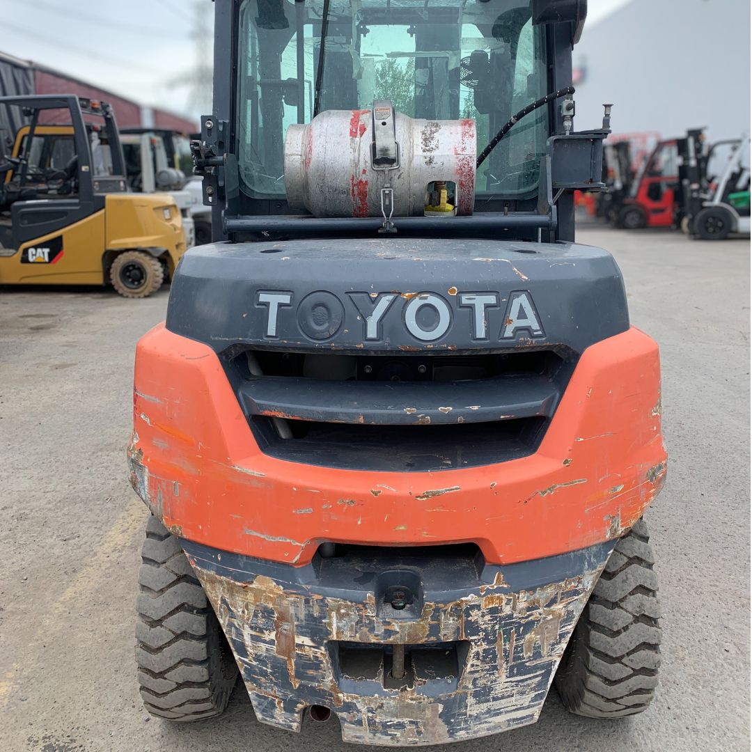 Chariot élévateur pneumatique à combustion interne Toyota - 7000 lb - 8FG35U