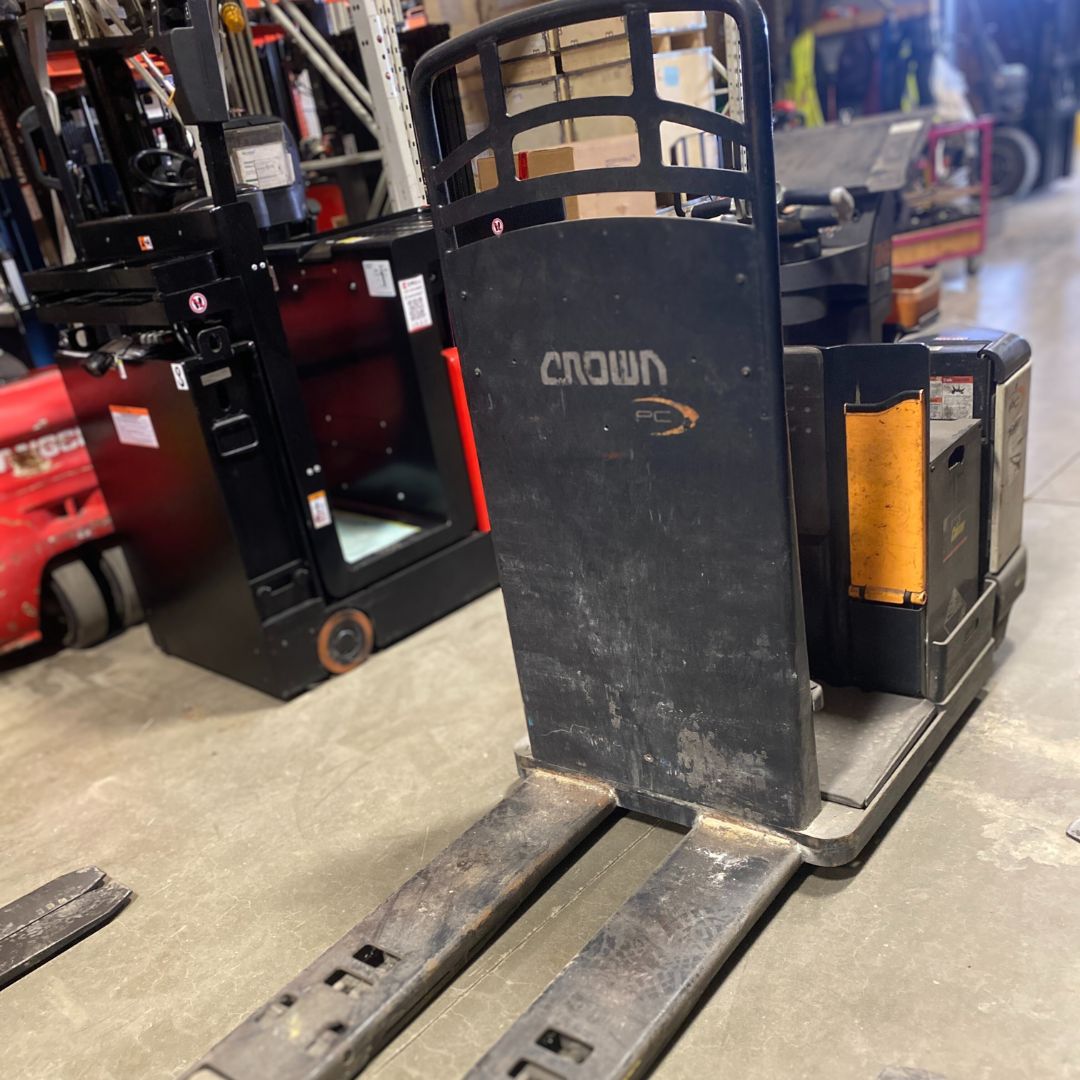 Operator-operated pallet truck - 6000 lb - PC4500