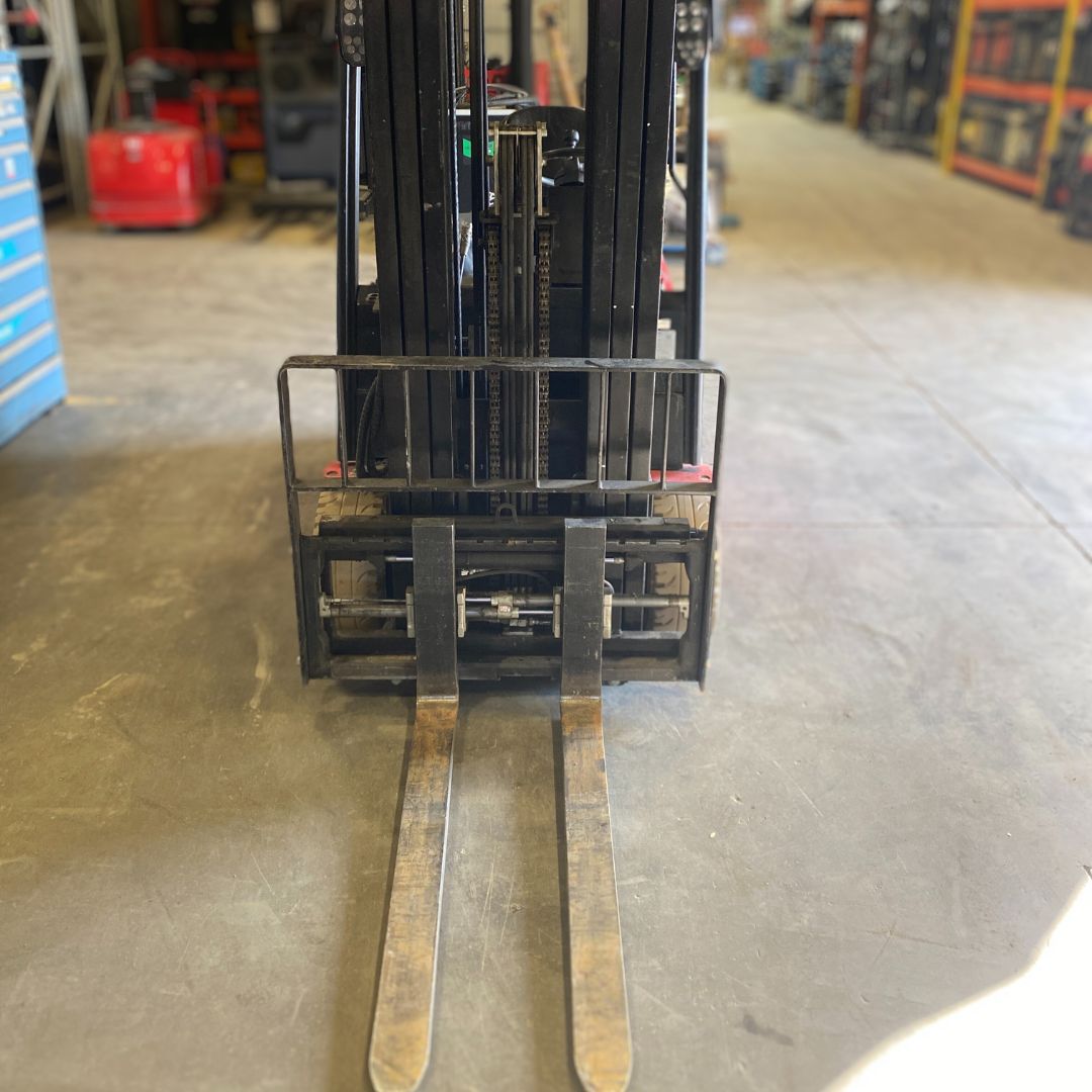 Chariot élévateur à 3 roues électrique à conducteur assis - 4000 lb - CPDS20.