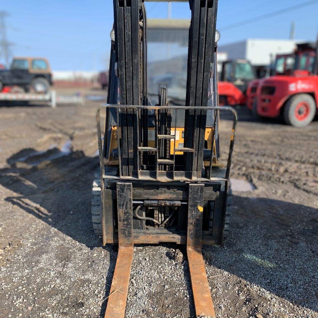 Internal Combustion Forklift with Pneumatic Tires - 6000 lb - P6000