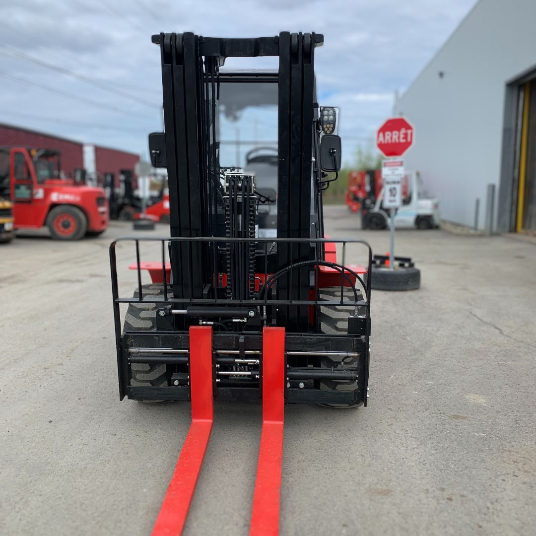 Chariot élévateur à combustion tout terrain - 5000 lb - CPCD25