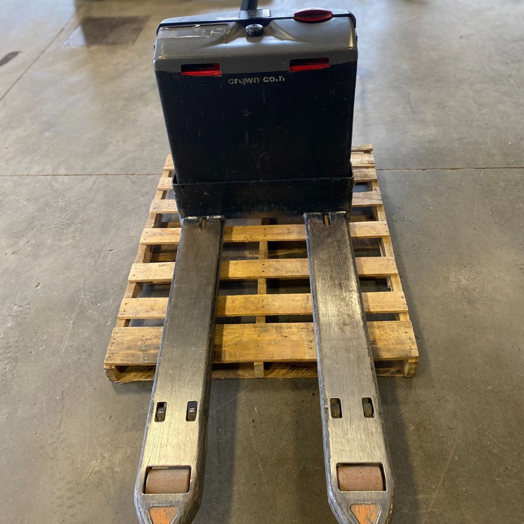 Crown Pallet Truck - 4500 lb - WP3035