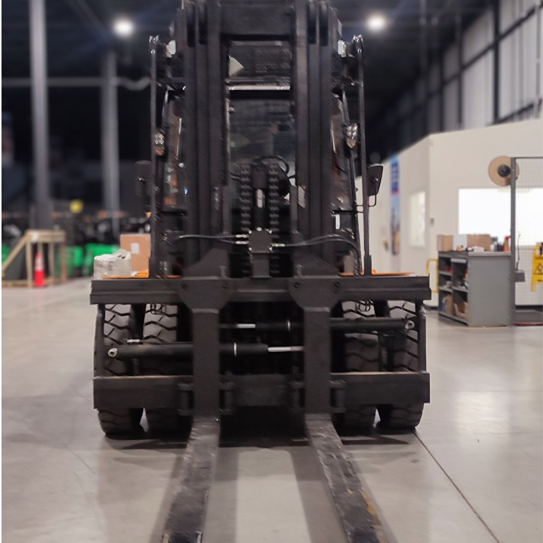 PROMO : Chariot élévateur à 4 roues électrique à conducteur assis avec pneu pneumatique - 22000 lb - CPD100