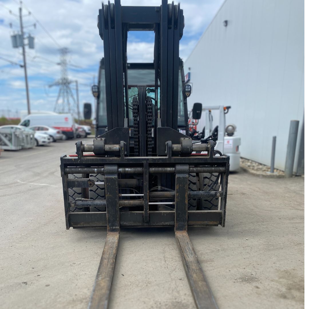 Chariot élévateur à combustion interne avec pneus pneumatiques et tout terrain - 22000 lb - CPCD100