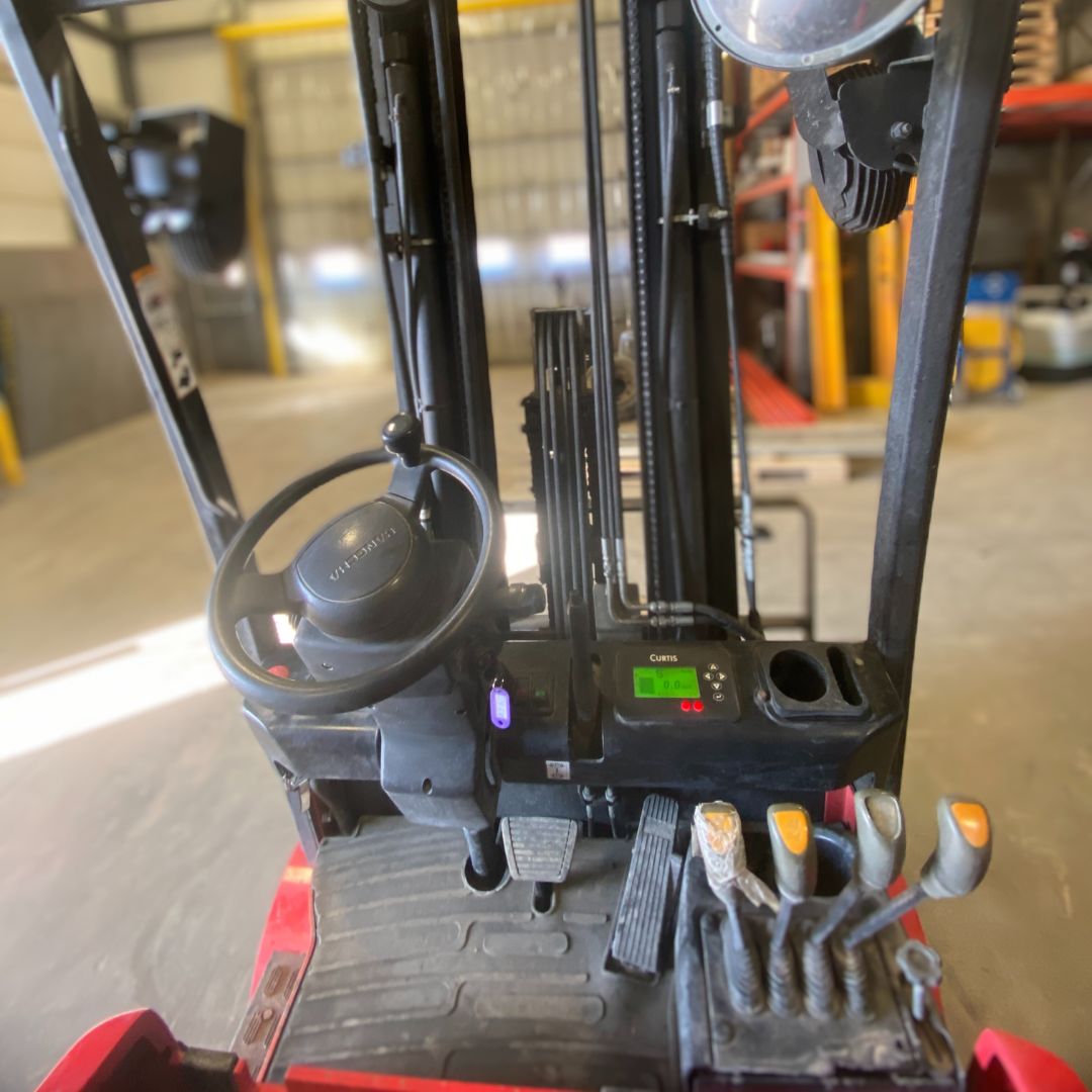 Chariot élévateur à 3 roues électrique à conducteur assis - 4000 lb - CPDS20.