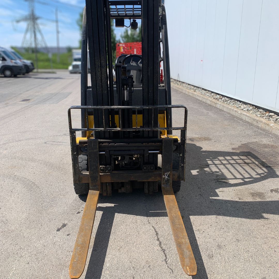 Chariot élévateur pneumatique à combustion interne Yale - 5000 lb - GLP050LXN