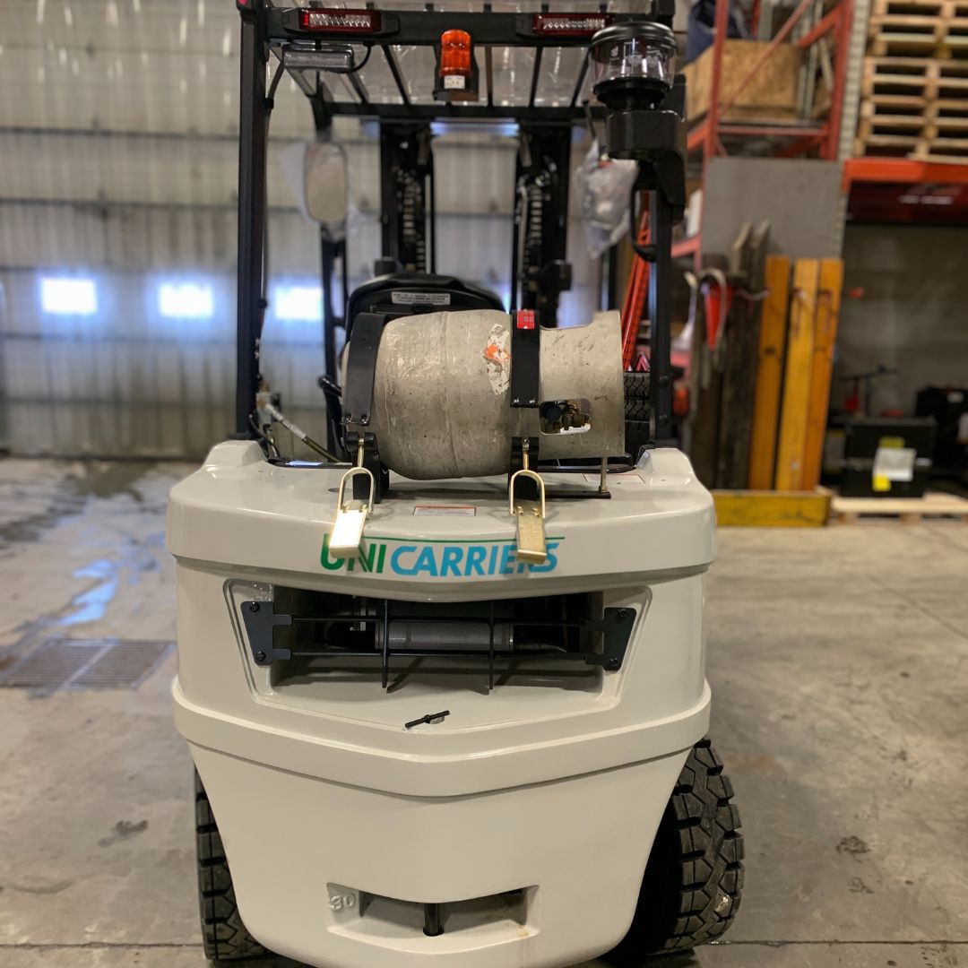 Chariot élévateur à combustion interne avec pneus pneumatiques et tout terrain - 6000 lb - PF60N7