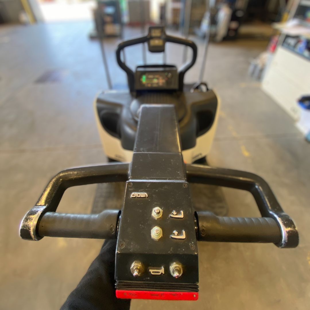 Crown 8000lbs Pallet Truck - PE4500-80 (4)