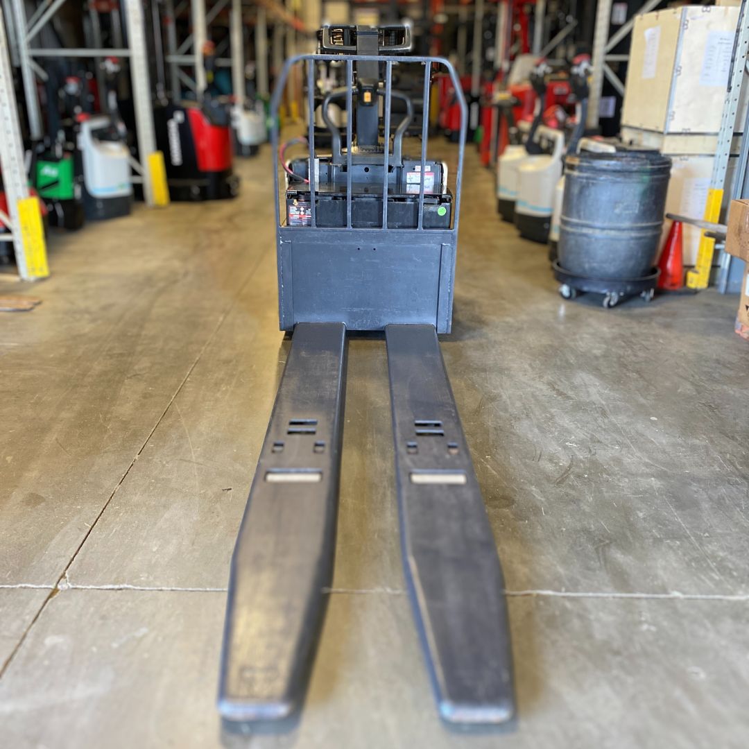 Crown 8000lbs Pallet Truck - PE4000-80 (4)