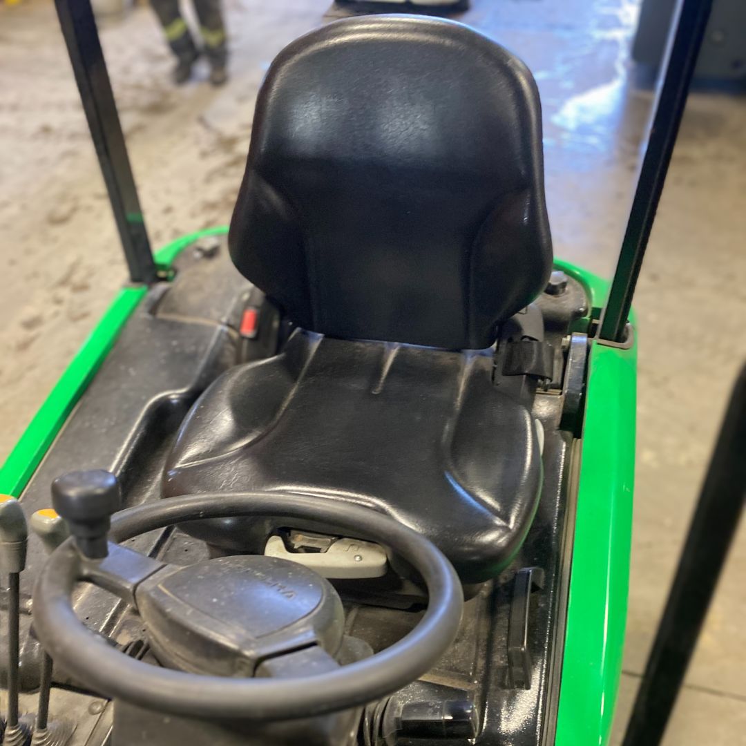Chariot élévateur à 3 roues électrique à conducteur assis - 3500 lb - CPDS18