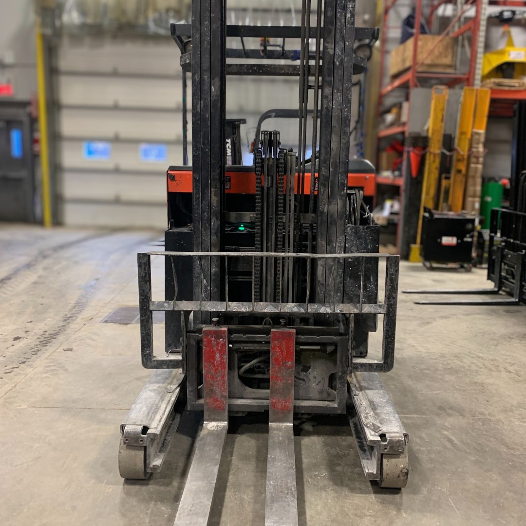 Chariot élévateurs à allée étroite Toyota - 4000 lb - 6FBRE20