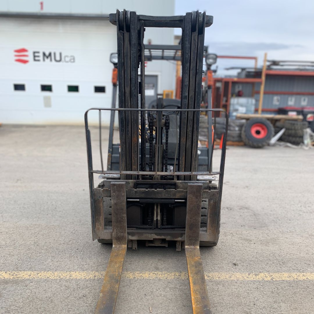 Chariot élévateur à combustion pneumatiques - 6000 lb - FD30T3