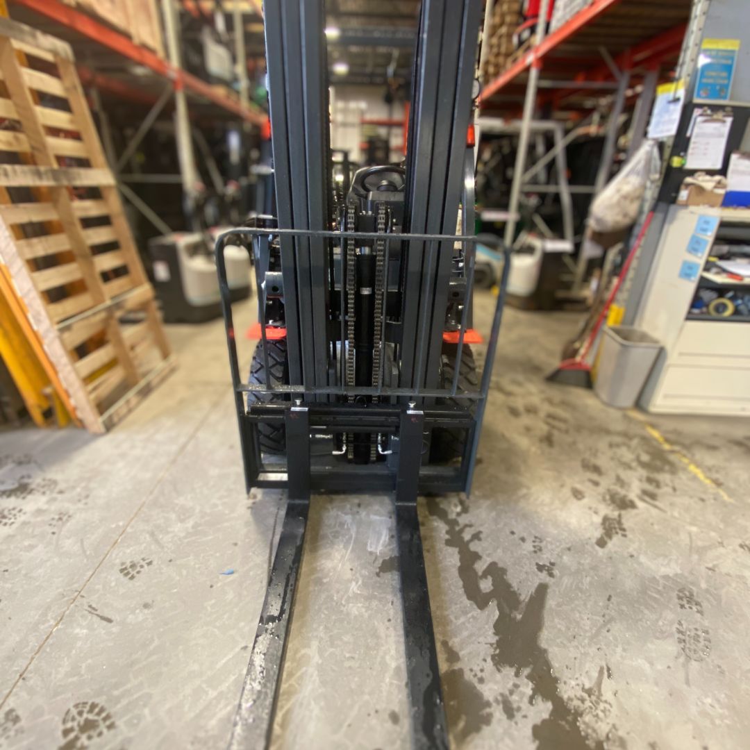 Chariot élévateur Unicarriers 5000lbs - PF50 (4)
