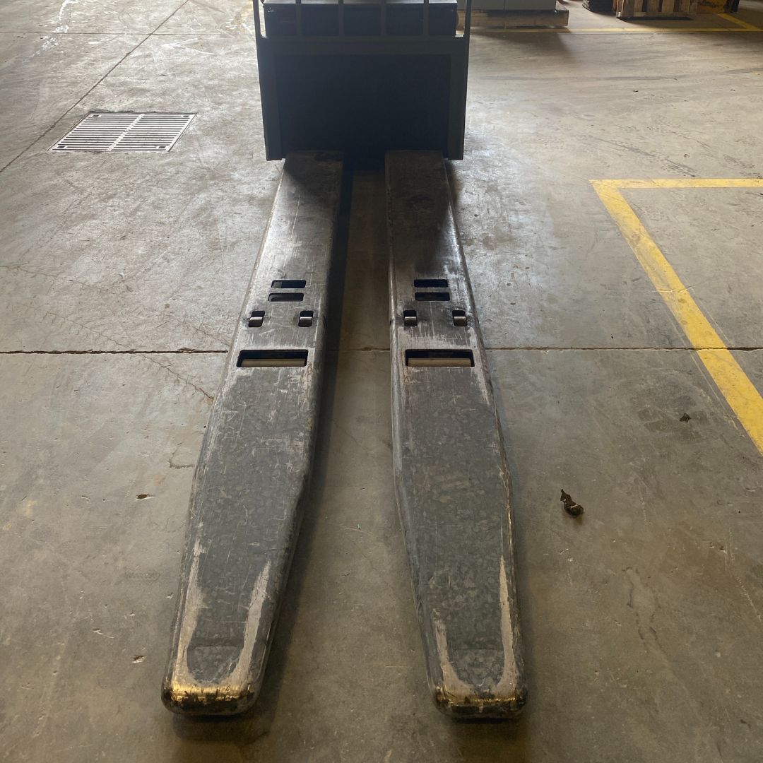 Crown Pallet Truck - 8000 lb - PE4500