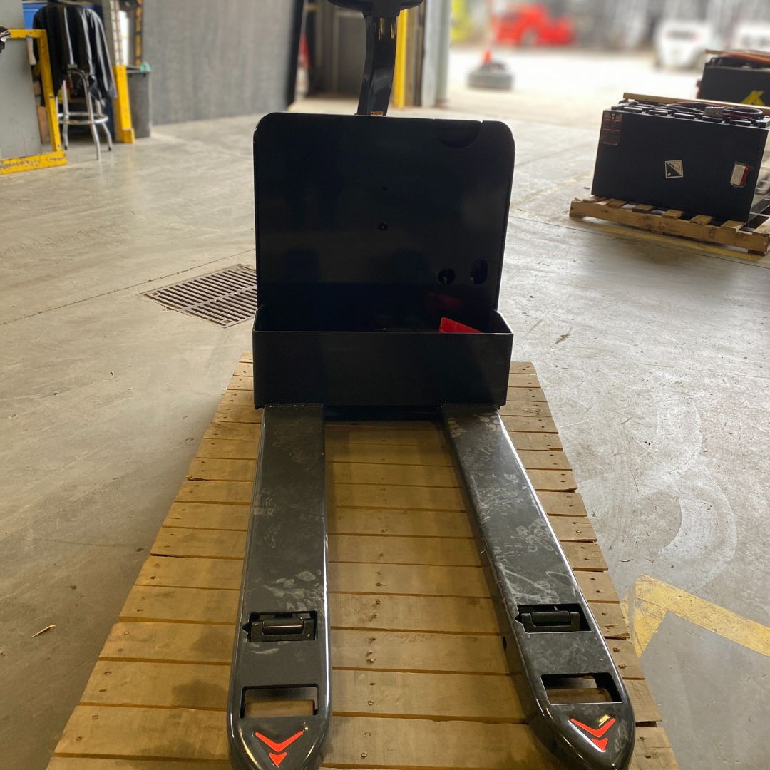 Unicarriers pallet truck - 4500 lb - WLX45S