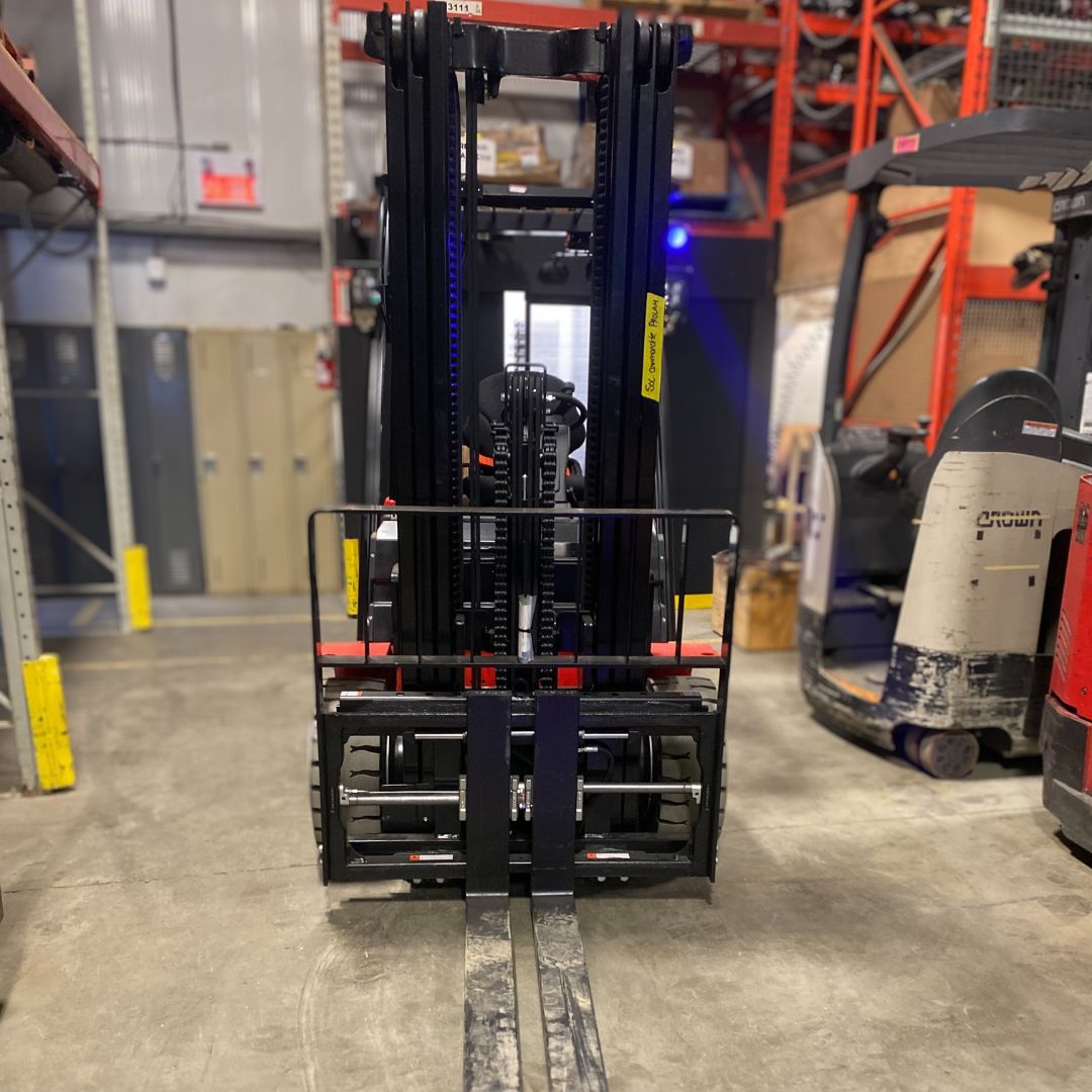 Chariot élévateur à 4 roues électrique à conducteur assis avec pneus pneumatiques- 7000 lb - CPD35