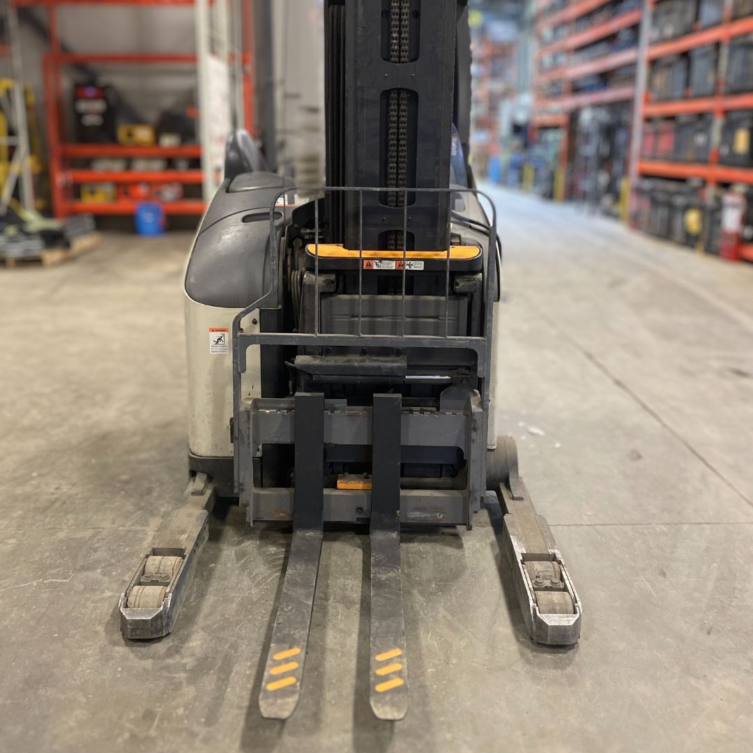 Chariot élévateur à allée étroite à pantographe simple - 4500 lb - RM6095S