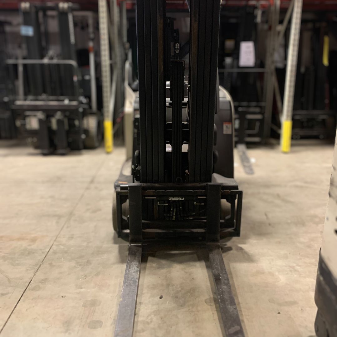 Chariot élévateur Crown 4000lbs - RC5545-40 (4)