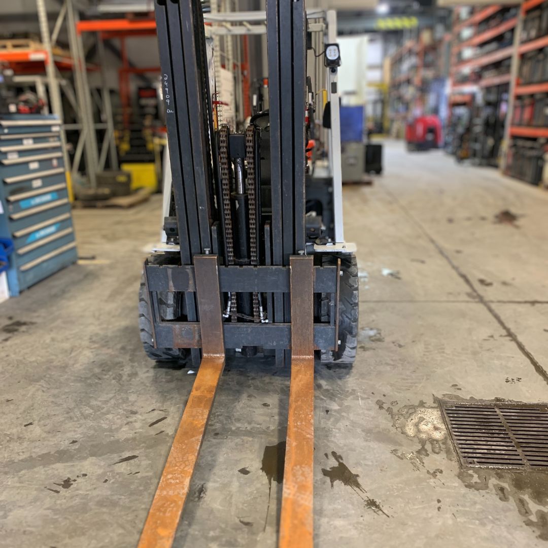 Chariot élévateur à combustion interne avec pneus pneumatiques - 7000 lb - PF70LP