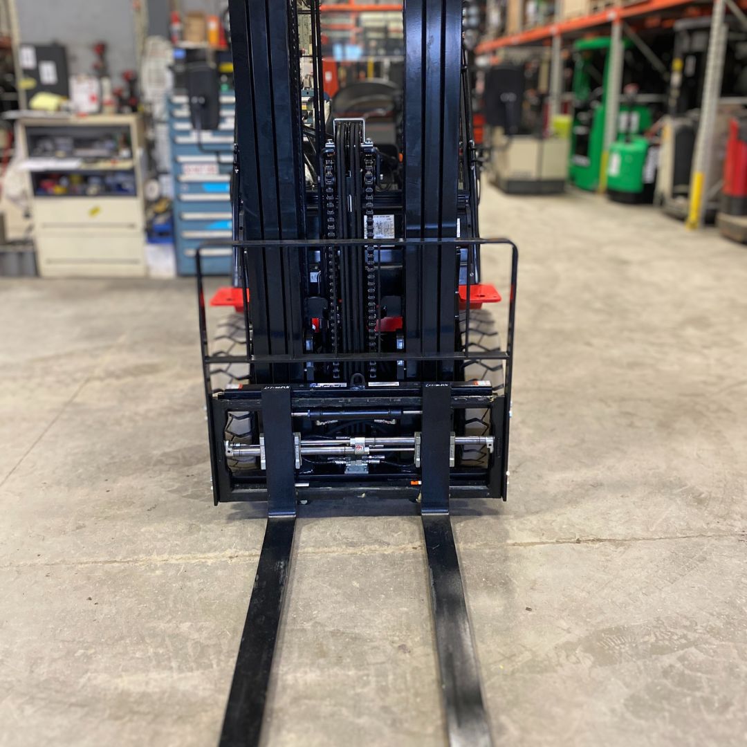 Chariot élévateur à combustion interne avec pneus pneumatiques - 5000 lb - CPYD25