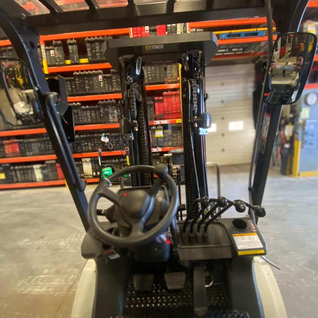 Chariot élévateur à combustion interne avec pneus pneumatiques et tout terrain - 7000 lb - PF70N7