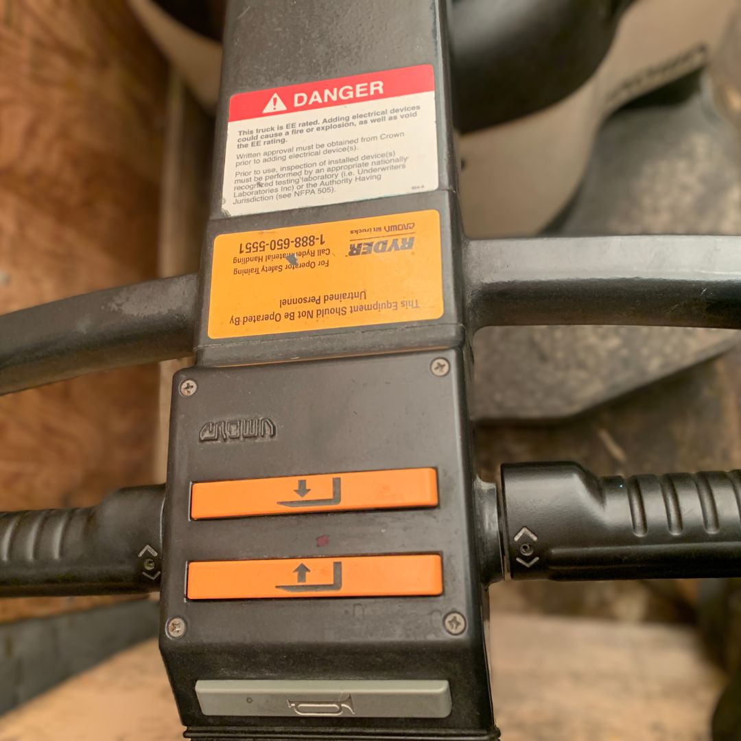 Operator-operated pallet truck - 6000 lb - PE4500