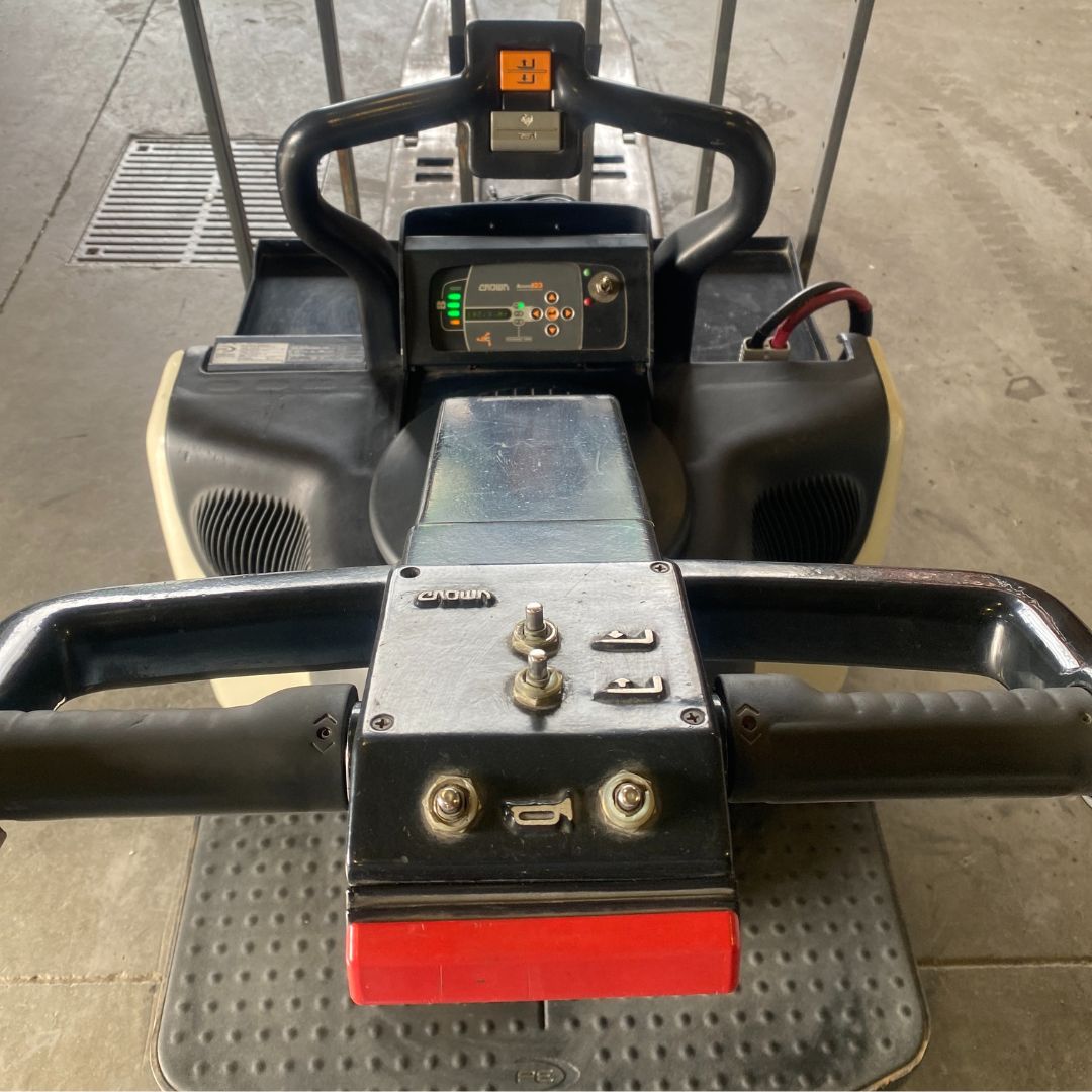 Crown 8000lbs Pallet Truck - PE4500-80 (4)