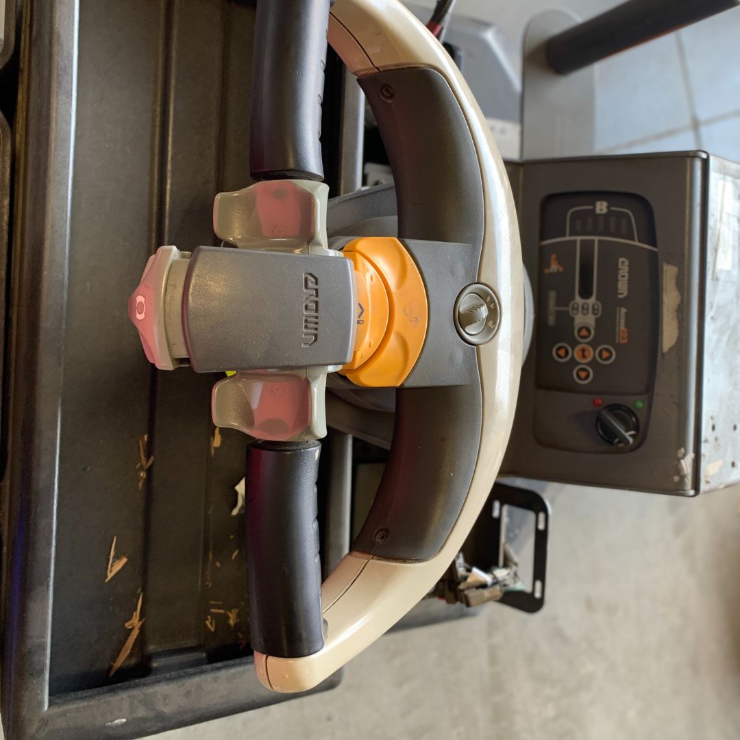Crown Pallet Truck - 6000 lb - PC4500
