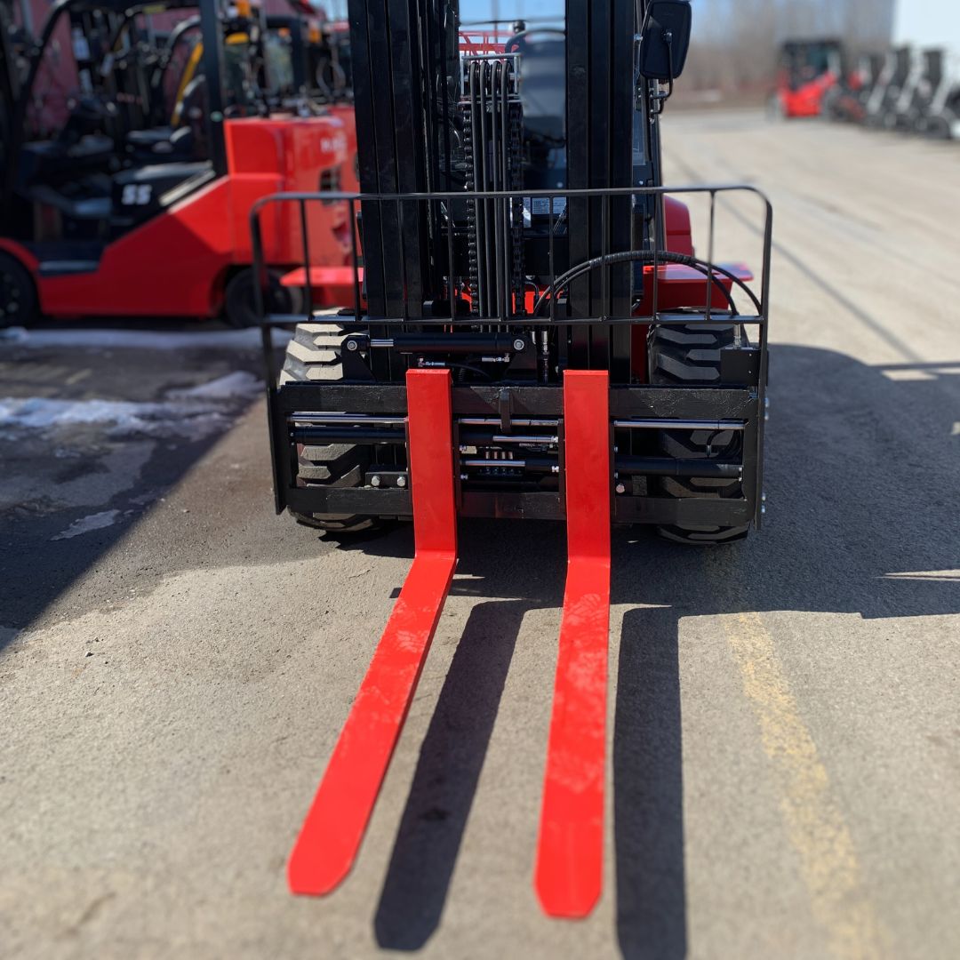 Chariot élévateur à combustion tout terrain - 5000 lb - CPCD25