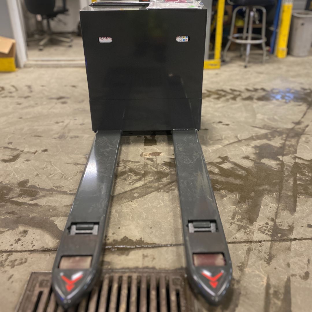 WLX45S 4500 lb Walkie Pallet Truck