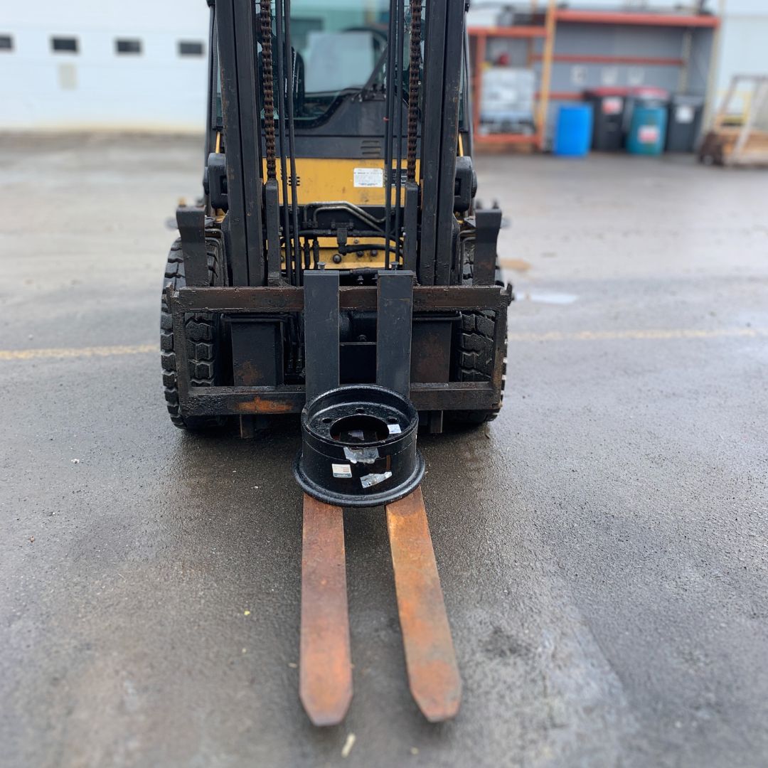 Chariot élévateur à combustion interne avec pneus pneumatiques - 8000 lb - DP40N1