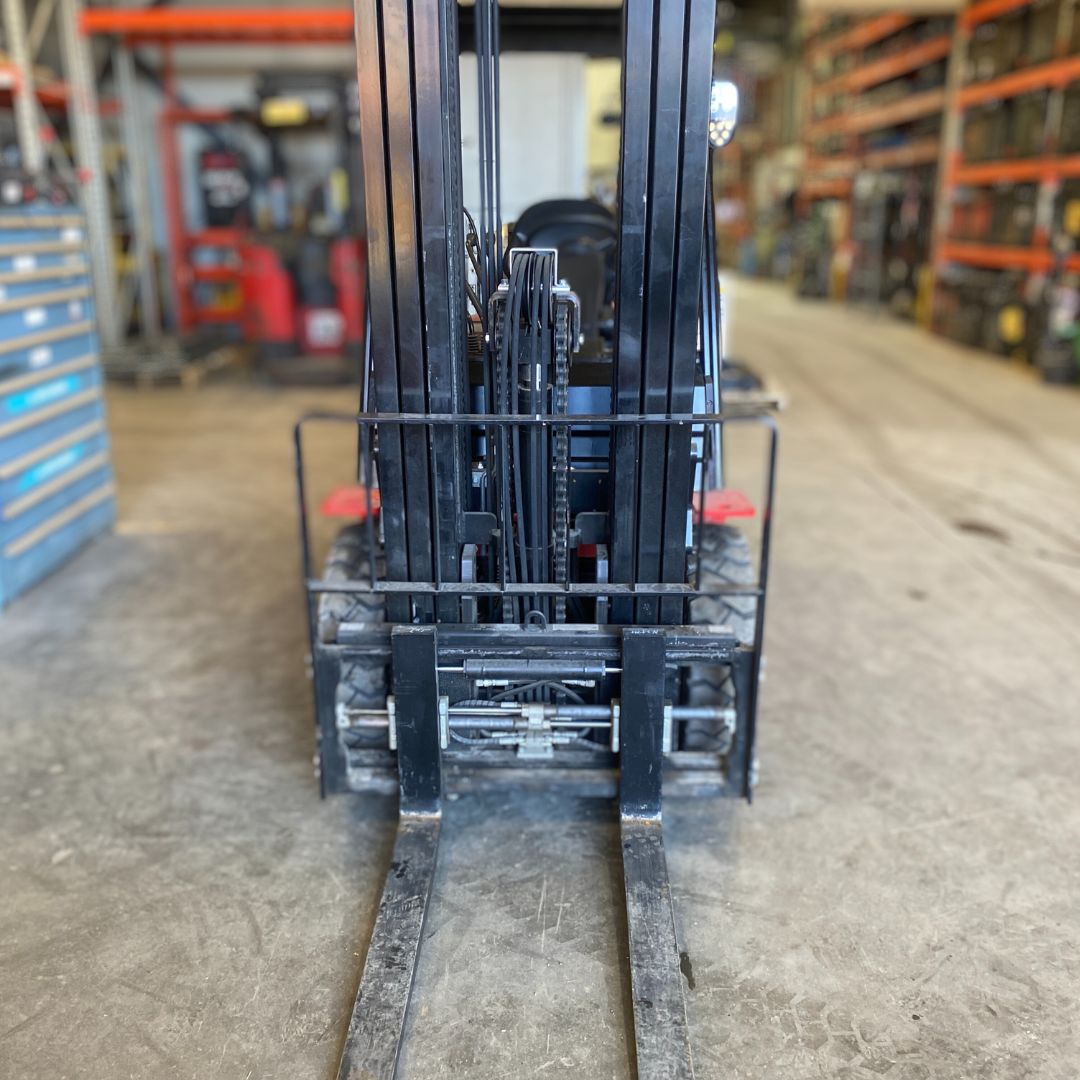 Internal Combustion Forklift with Pneumatic Tires - 5000 lb - CPYD25