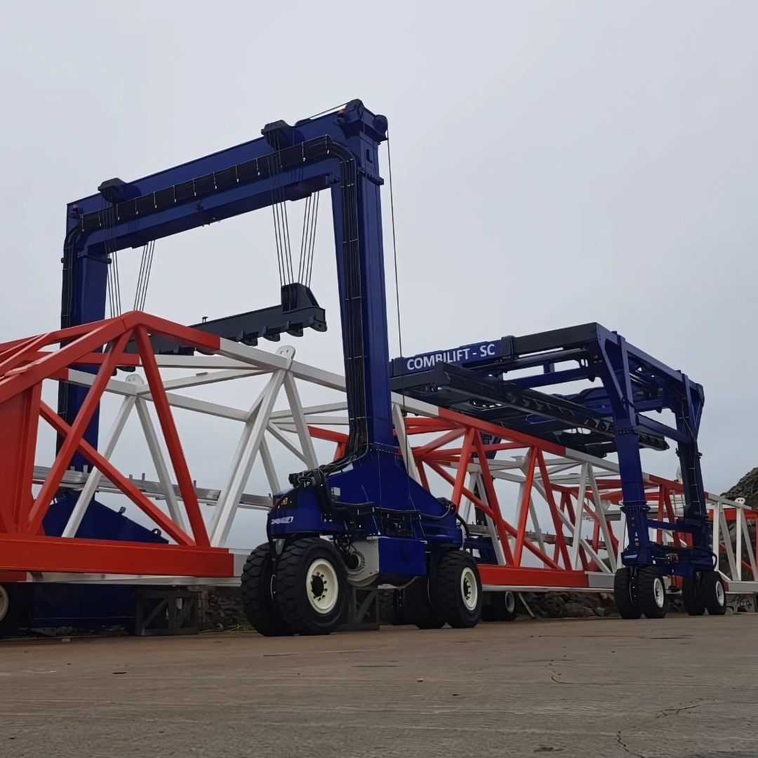 Straddle Carrier - Manufacturing Industry - Combi-SC