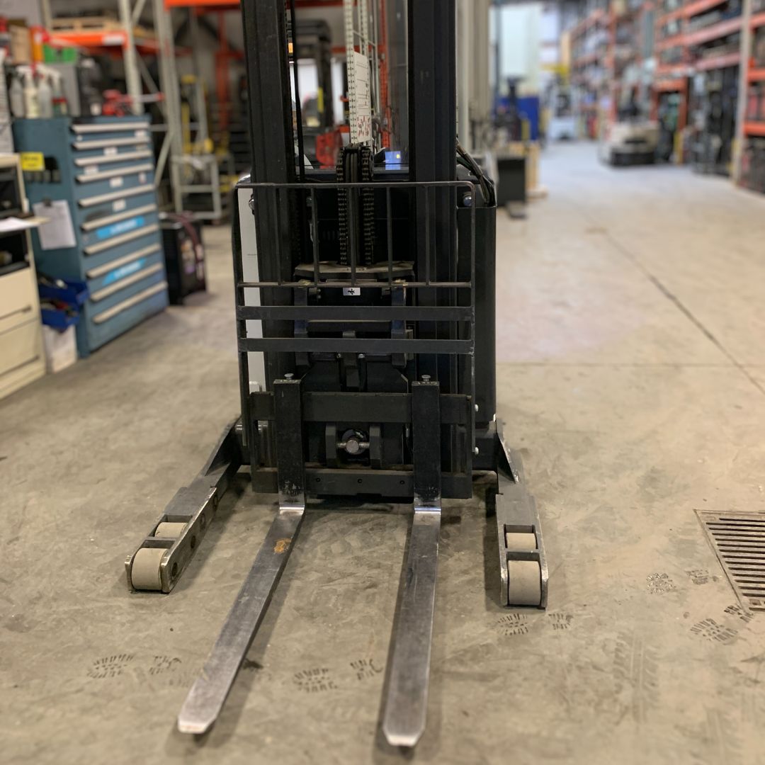 Chariot élévateur à allée étroite à pantographe simple - 3500 lb - SRX35N