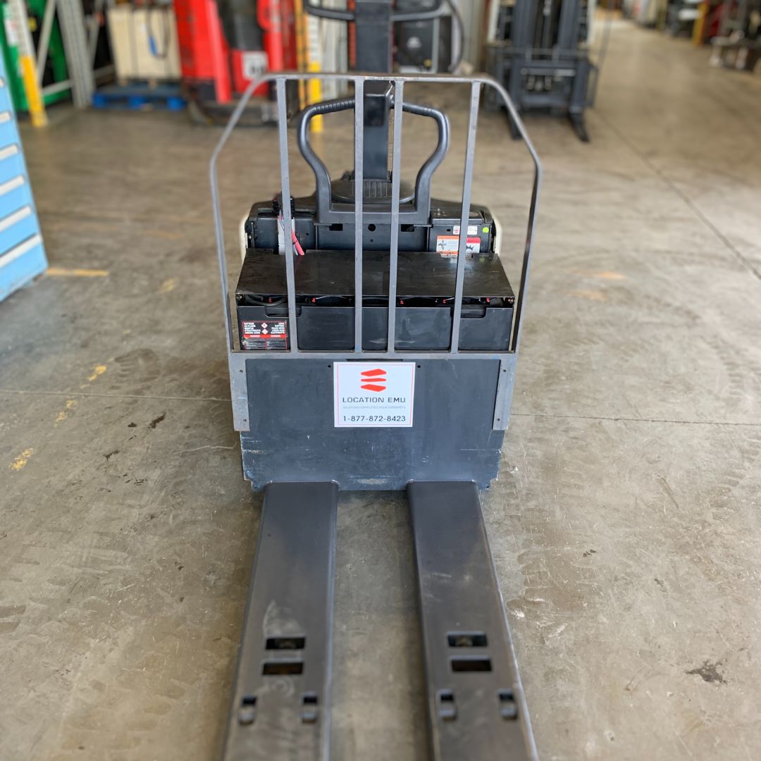 Crown Pallet Truck 6000lbs - PE4000-60 (4)