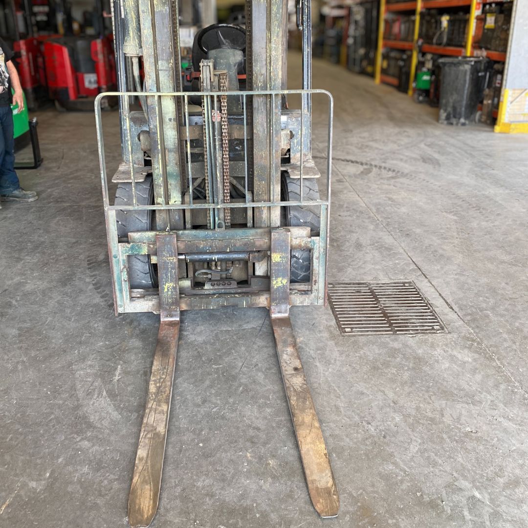 Chariot élévateur pneumatique à combustion interne Doosan - 5000 lb - G25N