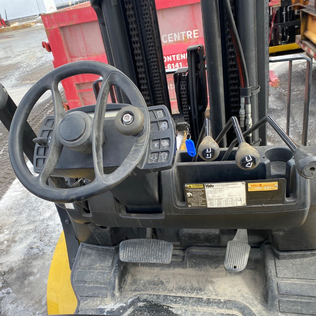 Chariot élévateur à combustion interne avec pneus pneumatiques - 6000 lb - GLP060