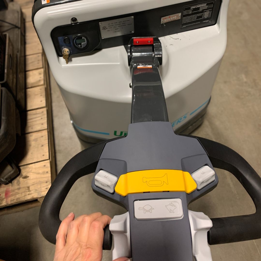 Unicarriers pallet truck - 4500 lb - WLX45S