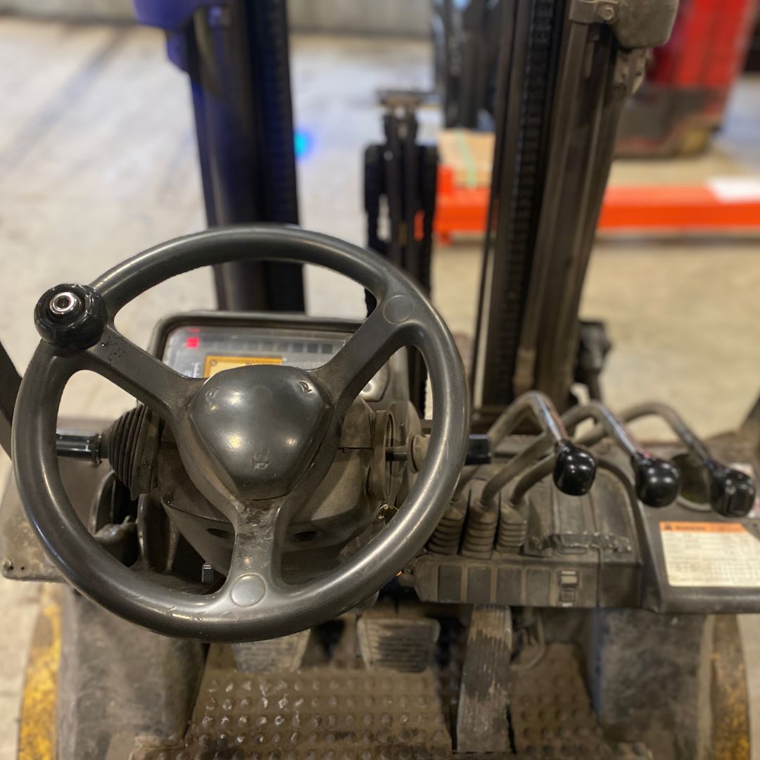 Chariot élévateur à combustion interne avec pneus pneumatiques - 5000 lb - 2P5000