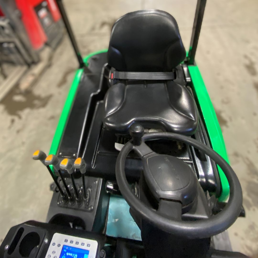 Chariot élévateur à 3 roues électrique à conducteur assis - 3500 lb - CPDS18