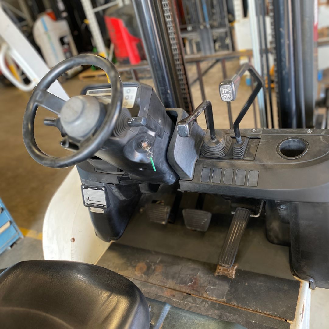 Chariot élévateur Unicarriers 9000lbs - PF90YLP (5)