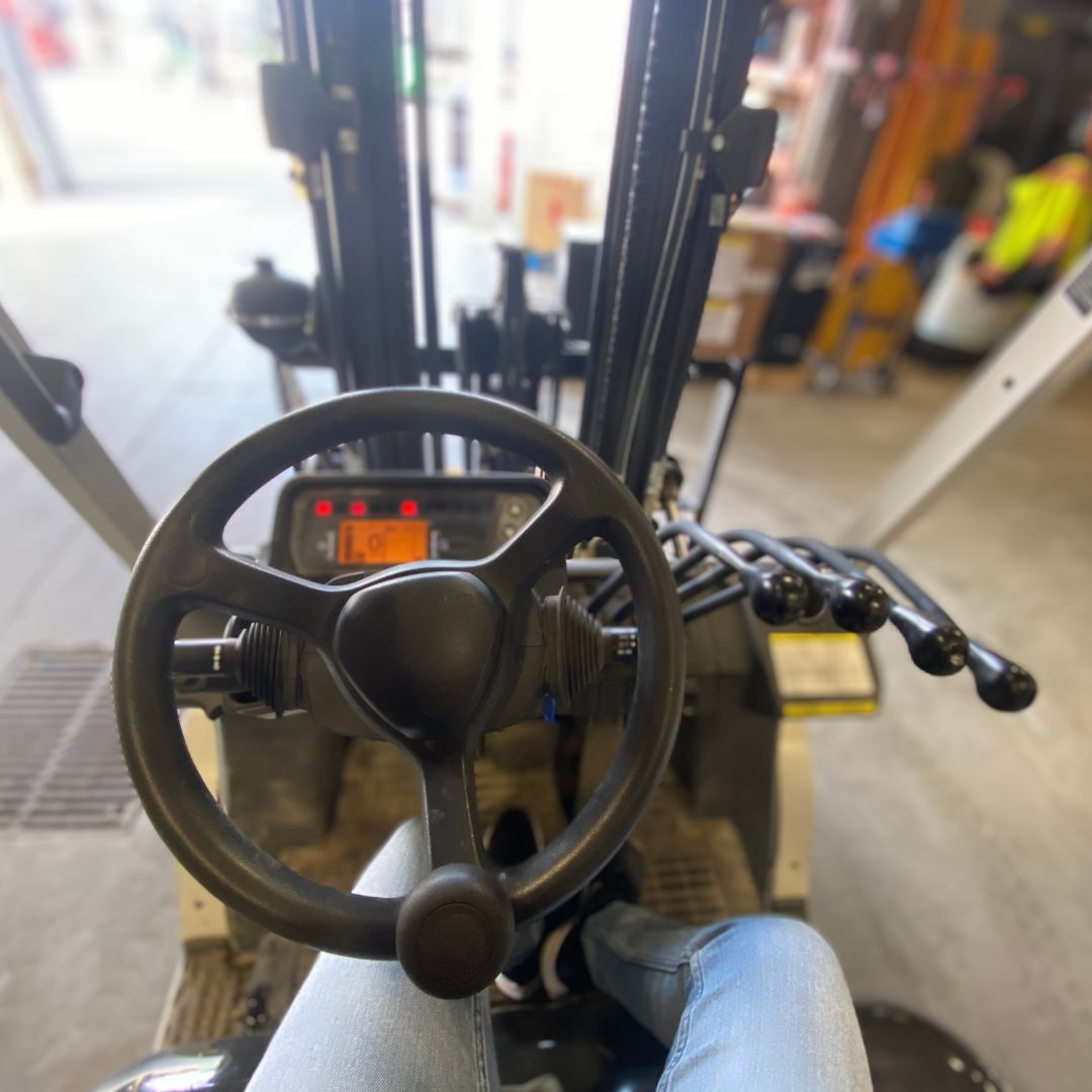 Chariot élévateur Unicarriers 5000lbs - PFD50M (5)