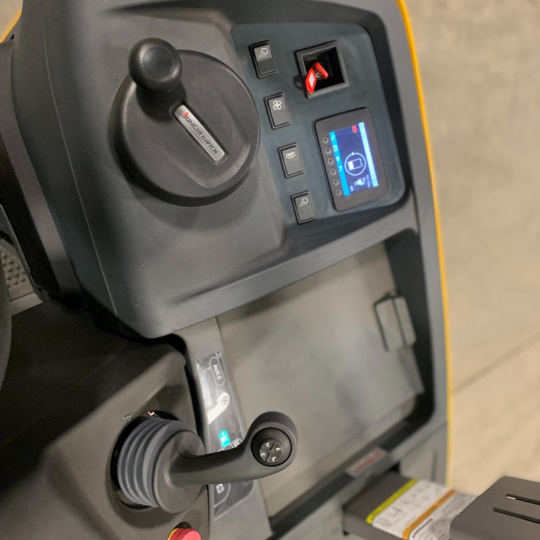 Chariot élévateur Jungheinrich 3500lbs - ETG216 (5)