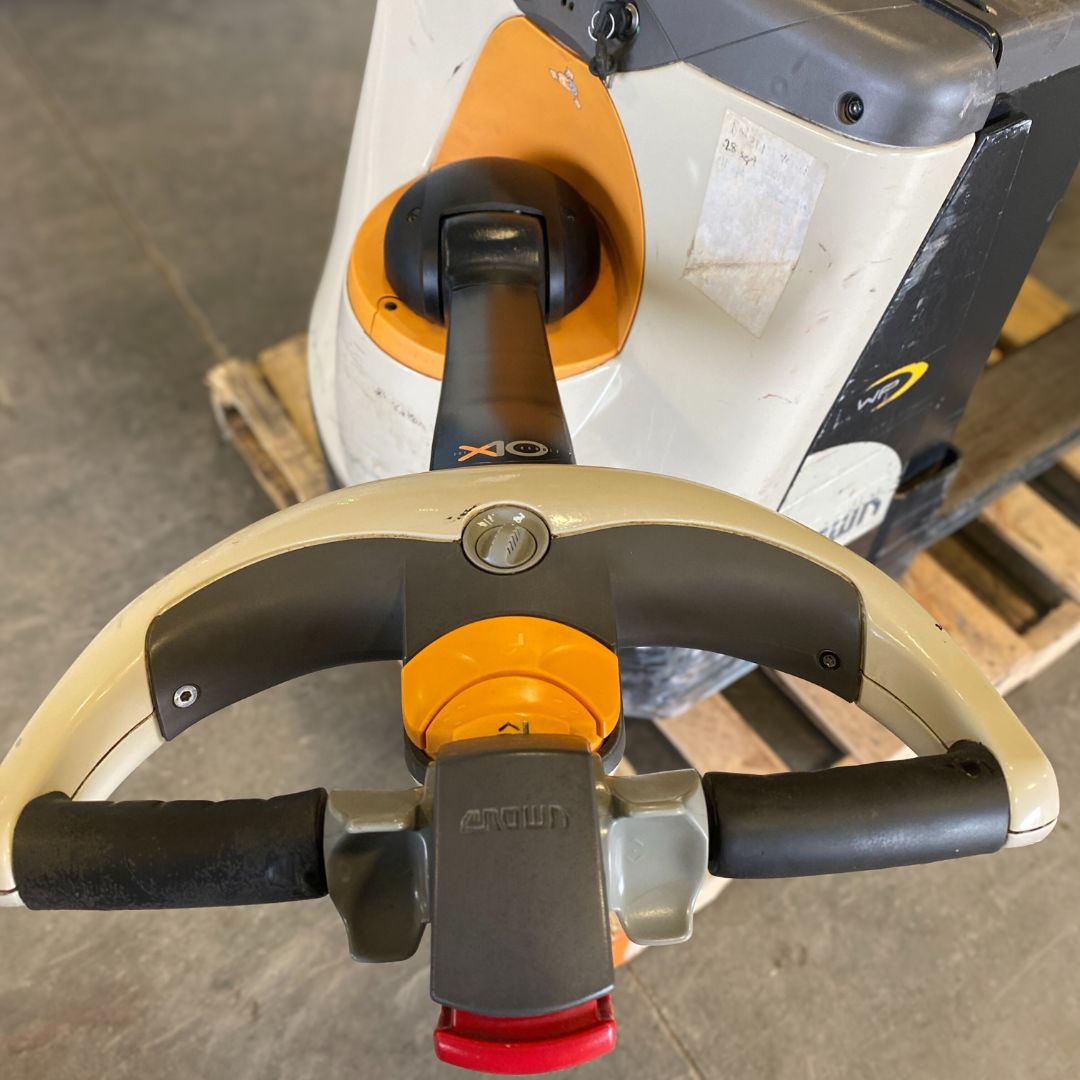 Crown Pallet Truck - 4500 lb - WP3035