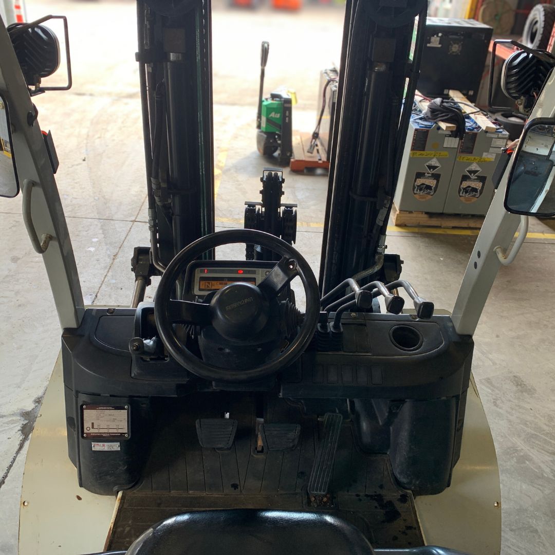 Chariot élévateur pneumatique à combustion interne Unicarriers - 9000 lb - PF90YLP