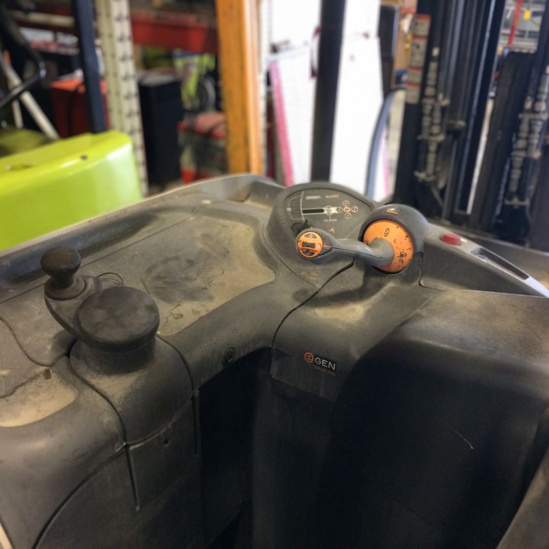 Chariot élévateur Crown 4000lbs - RC5545-40 (5)