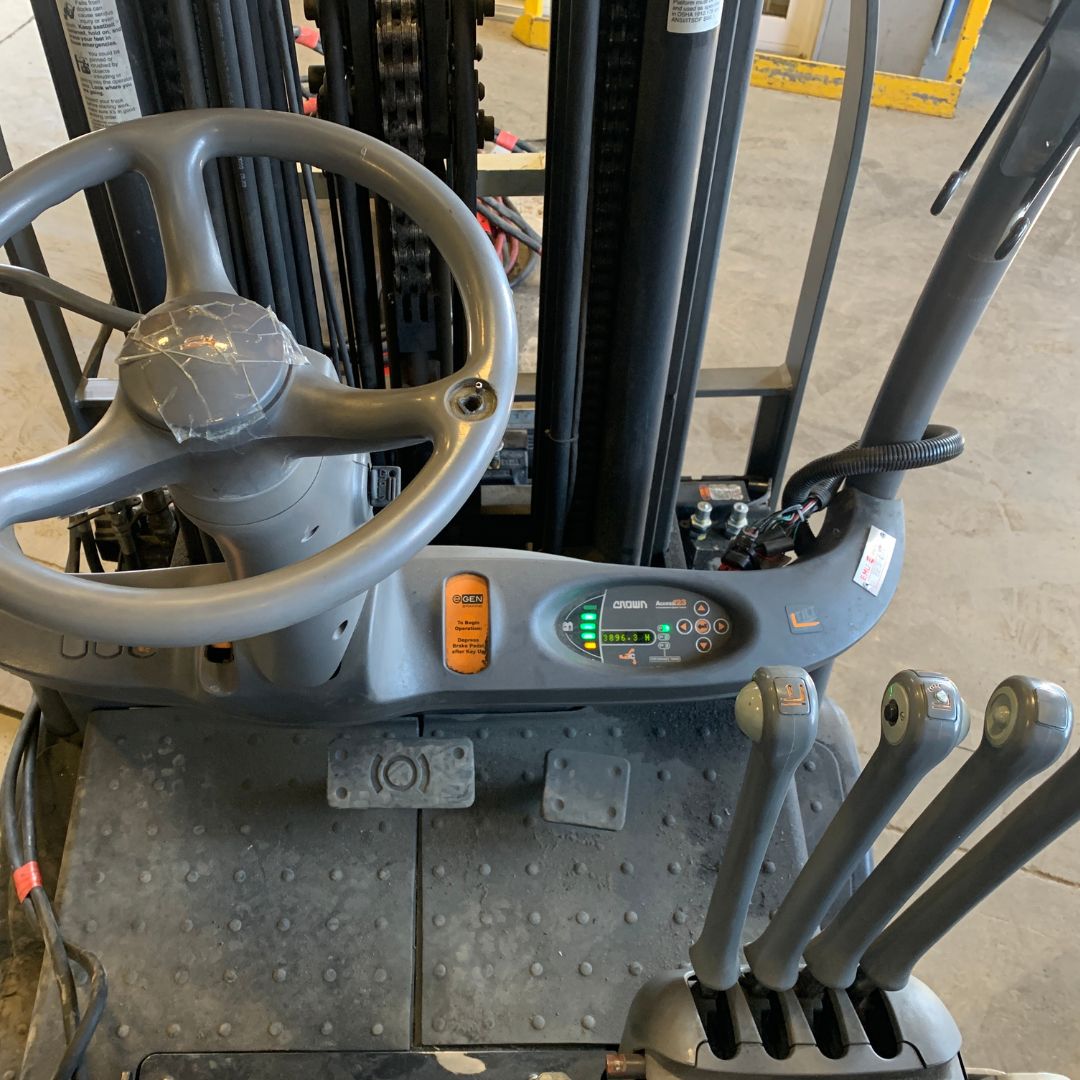 Chariot élévateur à 3 roues électrique à conducteur assis - 4000 lb - SC5245
