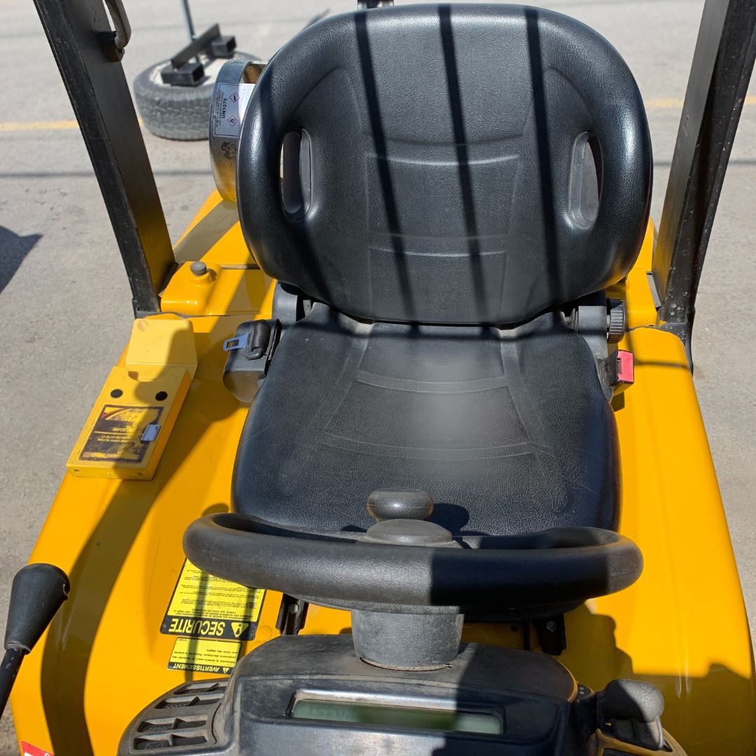 Chariot élévateur pneumatique à combustion interne Yale - 5000 lb - GLP050LXN